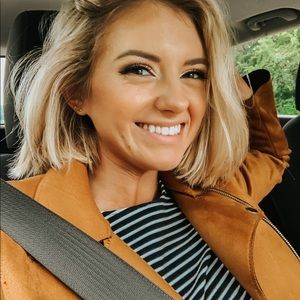 Meet your Posher, Abigail